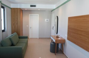 家庭套房 | 办公桌、笔记本电脑工作区、隔音、免费 WiFi