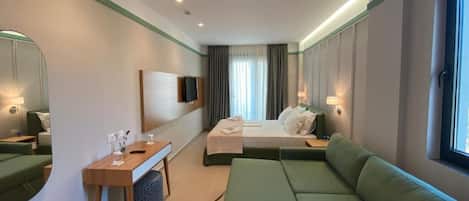 Familien-Suite | 1 Schlafzimmer, Schreibtisch, laptopgeeigneter Arbeitsplatz