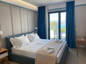 华丽双人房或双床房, 部分海景 | 办公桌、笔记本电脑工作区、隔音、免费 WiFi