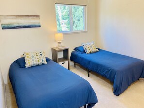 5 bedrooms, desk, iron/ironing board, travel crib - Large Palo Alto Home, Pool, 5 beds/3 baths, in the Heart of Palo Alto (Palo Alto)