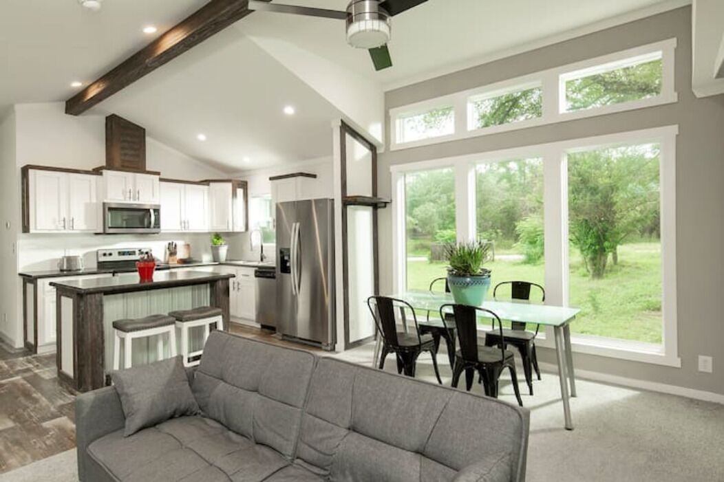 Lone Star Cottage - 15 minutes to downtown