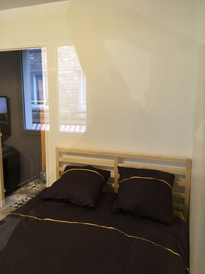 1 chambre, fer et planche à repasser, Wi-Fi gratuit, draps fournis