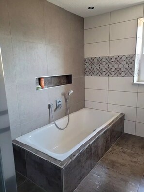 Combined shower/tub, hair dryer, towels, soap