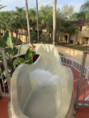 Tina de hidromasaje al aire libre