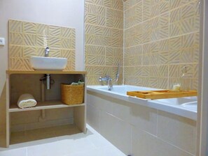 Bathtub