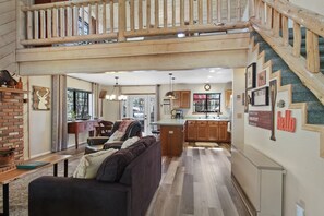 Smart TV, fireplace, DVD player, books - Tranquil Pinetop Getaway! w/Firepit, Grill, Deck, Pet-Friendly, Near Ski & Golf! (Pinetop)