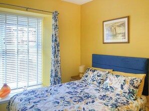 1 bedroom, free WiFi, bed sheets - A lovely hideaway in the heart of historic Crieff. (Crieff)