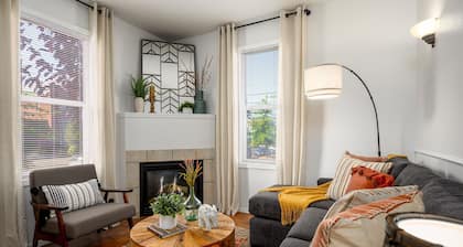 Suite Magnolia. Steps to Downtown & Breweries. Modern 2 bedroom apt w/fireplace.