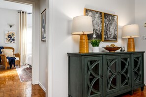 Interior - Suite Magnolia. Steps to Downtown & Breweries. Modern 2 bedroom apt w/fireplace. (Bellingham)