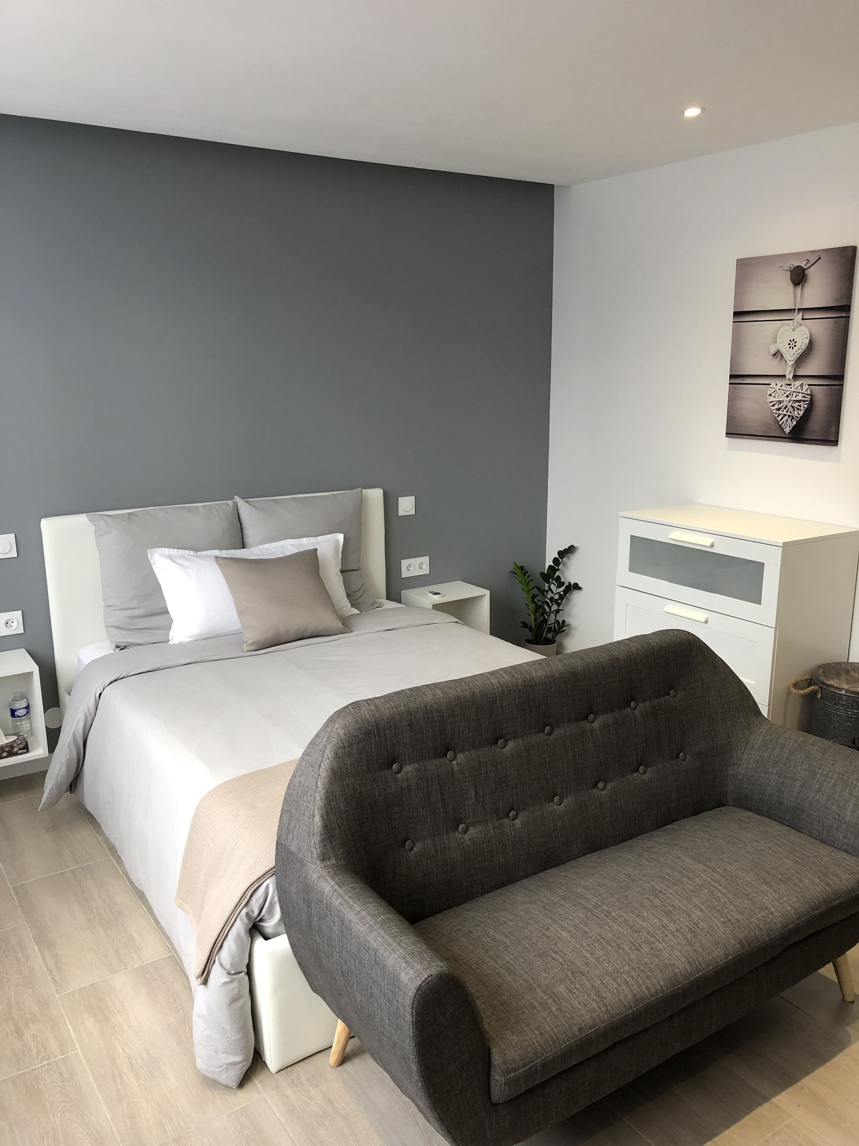 1 chambre, chambres insonorisées, draps fournis