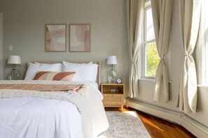 3 habitaciones, escritorio, tabla de planchar con plancha y wifi gratis 