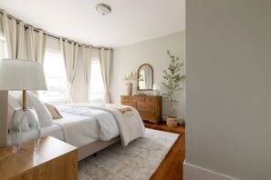 3 bedrooms, desk, iron/ironing board, free WiFi