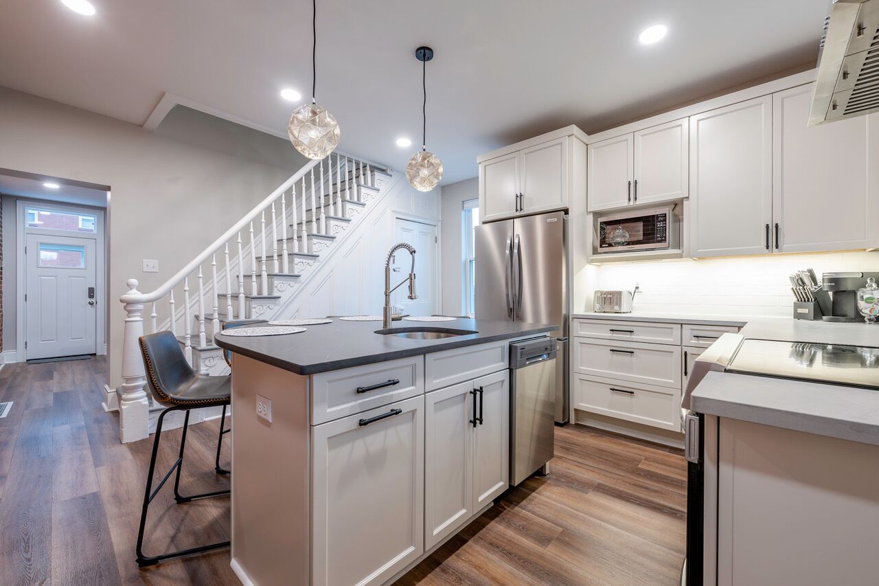 Updated Townhome with Private Garage in South Side