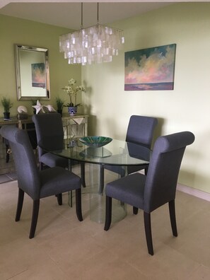 Dining - 6 monthAventura Luxury  high end living Five 5 star upscale ,Full Spa, fitness  (Aventura)