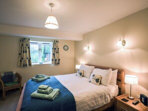 1 quarto, Wi-Fi de cortesia, roupa de cama