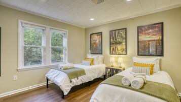 2 bedrooms, desk, iron/ironing board, free WiFi