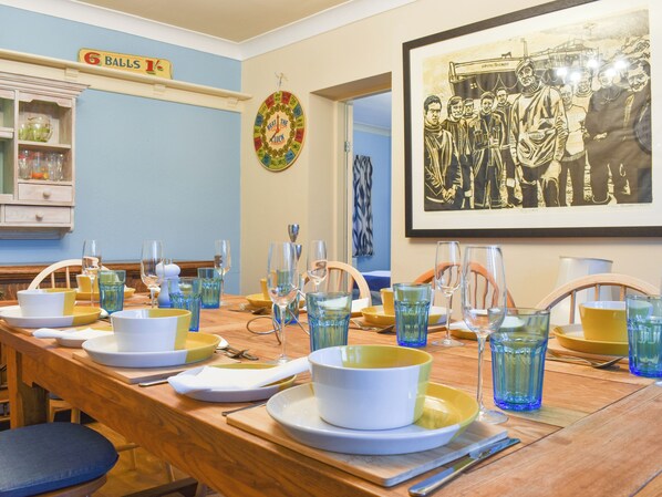 Dining - 4 bedroom accommodation in Whitby (Whitby)