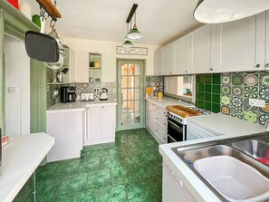 Lave-vaisselle, chaise haute