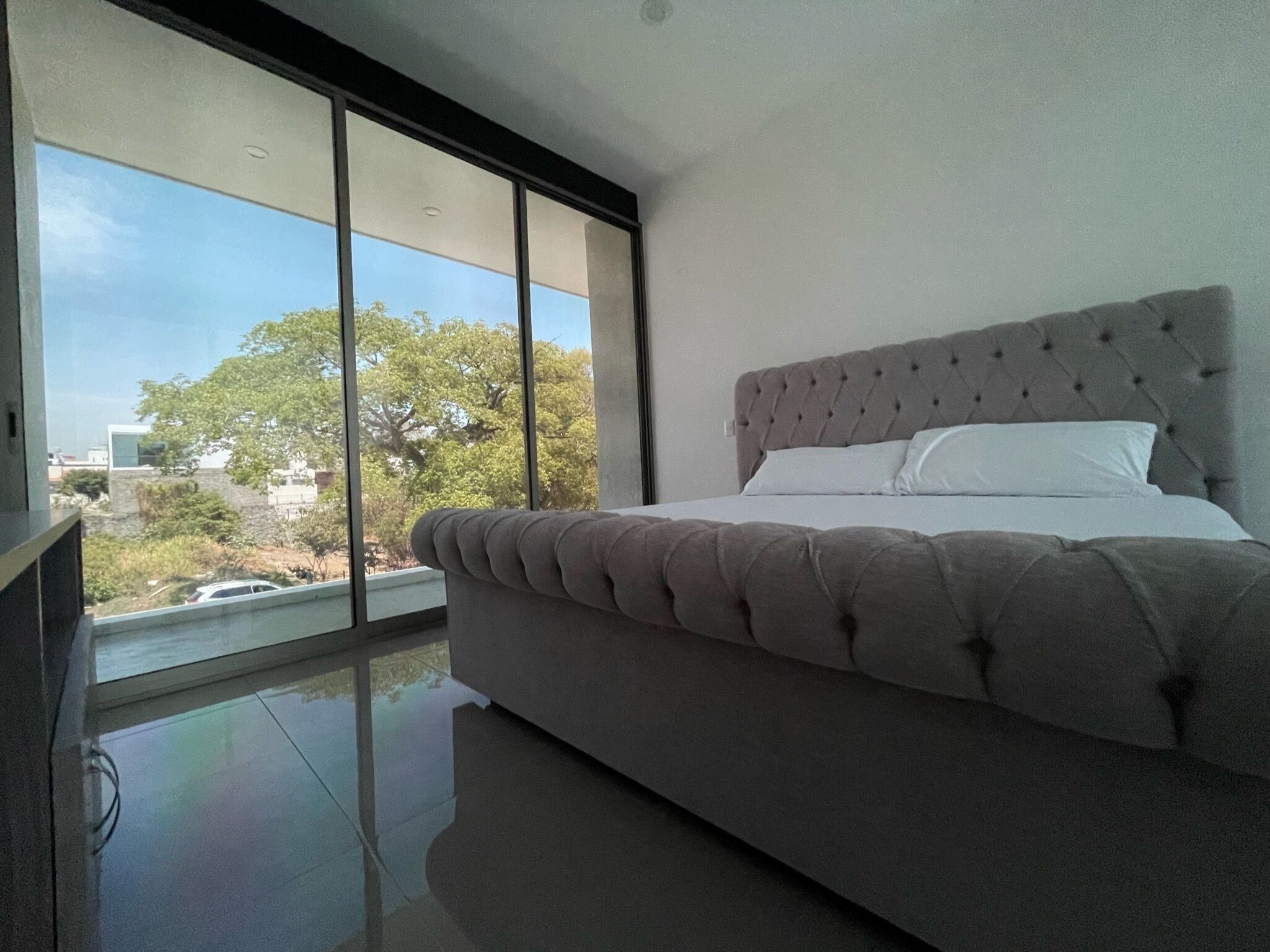 3 soverom, skrivebord, strykejern/-brett og wi-fi (inkludert)