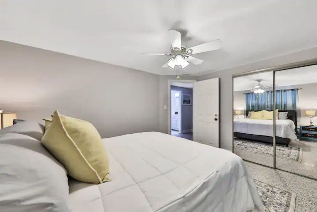 2 habitaciones, tabla de planchar con plancha, internet y ropa de cama 