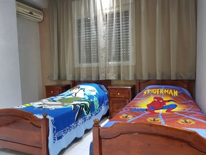 4 bedrooms, iron/ironing board, bed sheets