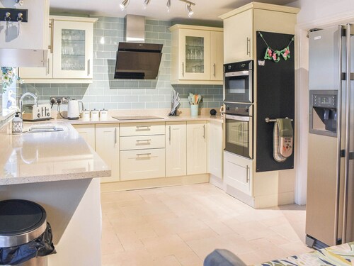 4 bedroom accommodation in Llanbedr