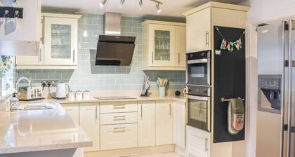 4 bedroom accommodation in Llanbedr