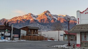 A mountain town with a wooden building, a gift shop, and a diner.