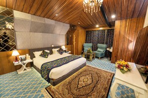 Quarto lua de mel | 1 quarto, cofres nos quartos, escrivaninha