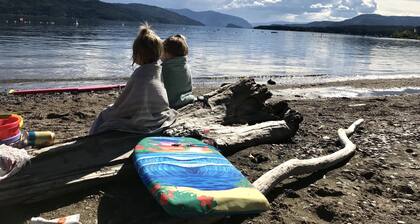 Shuswap Sea Can & Buoy Bar with HOT TUB & Buoy!