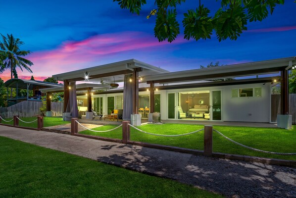 Property grounds - Absolute Beachfront Luxury & Serenity: Wonga Belle (Wonga)