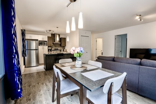 FreeParking Condo 2BRs 4beds AC Wi-Fi Smart TV 