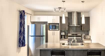 FreeParking Condo 2BRs 4beds AC Wi-Fi Smart TV