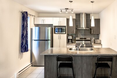 FreeParking Condo 2BRs 4beds AC Wi-Fi Smart TV