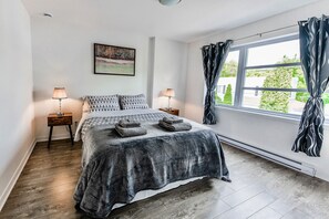 2 habitaciones, escritorio, tabla de planchar con plancha y wifi gratis