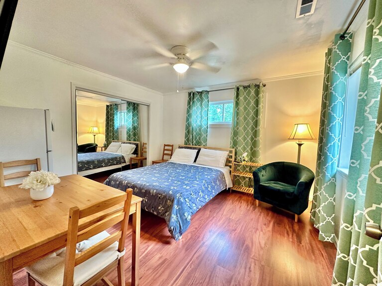 Lakeside Studio Near A Greenway - Raleigh, NC