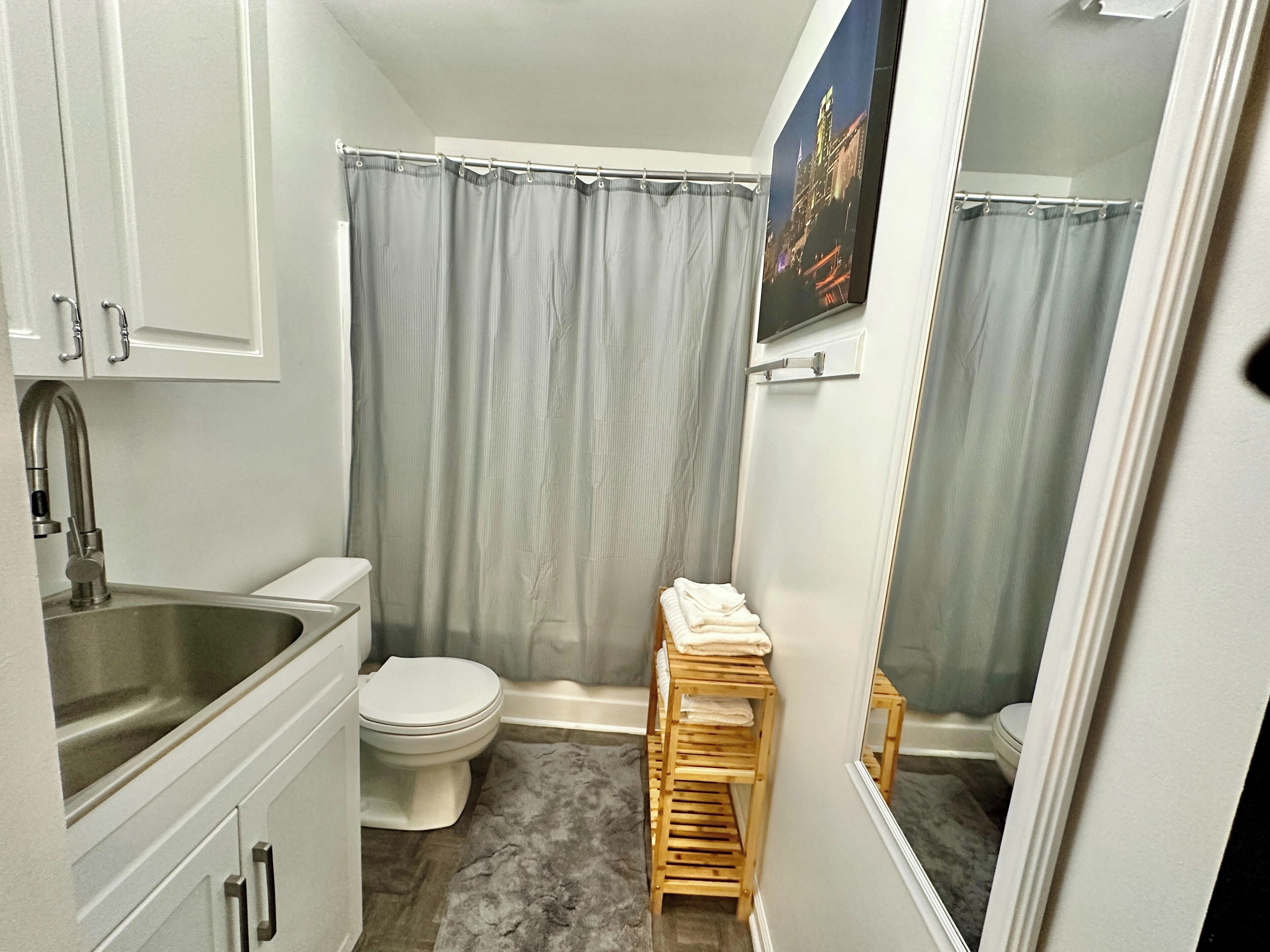 Combined shower/tub, towels, soap, shampoo