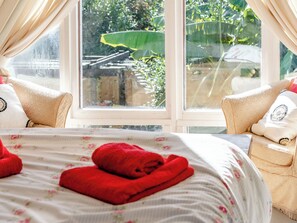 4 quartos, Wi-Fi de cortesia, roupa de cama