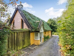 Exterior - Pistyll Bach - UK41212 (Capel Isaac)