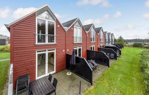 Outdoor dining - Beautiful home in Nørre Nebel (Nørre Nebel)