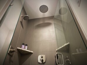 Combined shower/bathtub, hair dryer, towels, soap