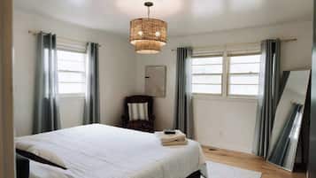 3 bedrooms, iron/ironing board, WiFi, bed sheets