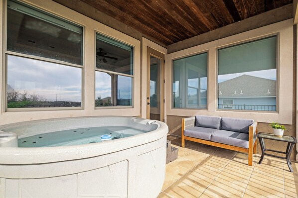 Bain à remous extérieur