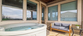 Mini Mansion ~ 3 Kings ~ Games + Movie Theater ~ 65” TV ~ Marina 7 mins