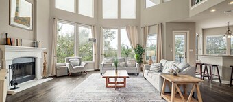 Mini Mansion ~ 3 Kings ~ Games + Movie Theater ~ 65” TV ~ Marina 7 mins