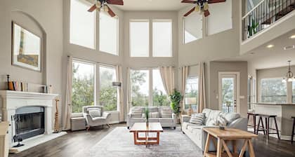 Mini Mansion ~ 3 Kings ~ Games + Movie Theater ~ 65” TV ~ Marina 7 mins