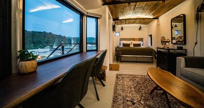 Train Caboose & River Views < .5 to Downtown