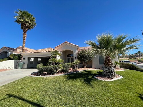 Golf Course Oasis w/private pool --- close to everything