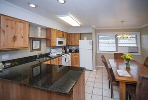 Dining tables - 28% OFF WALK TO LIFTS Sweetwater Lift Lodge 2-Bedroom 1/3/2026 thru 1/10/2026 (Park City)