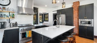 Mountain Manor in Sandy| HotTub |3KingBeds| MtHood